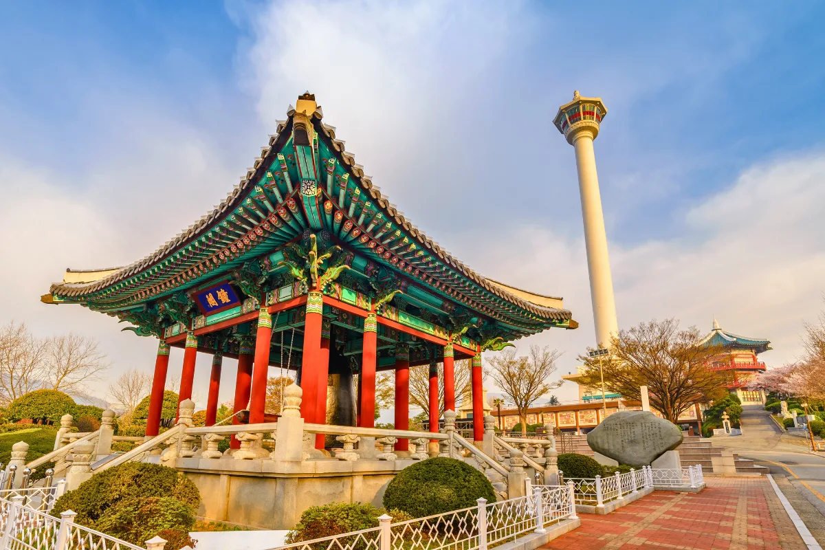 Tour Hàn Quốc Busan Seoul Nami 6N5Đ tháng 6 - Công viên Yongdusan Park In Busan