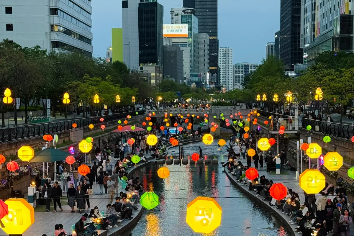 Tour Hàn Quốc 5N4Đ đón đông đầu mùa – tản bộ thư giãn bên suối Cheonggyecheon giữa lòng Seoul hiện đại