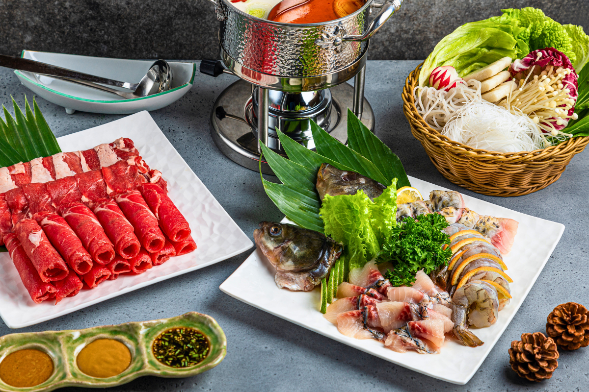 Nếm thử lẩu Shabu-shabu hấp dẫn trong Tour Nhật Bản Cung Đường Vàng tháng 11 từ TPHCM.