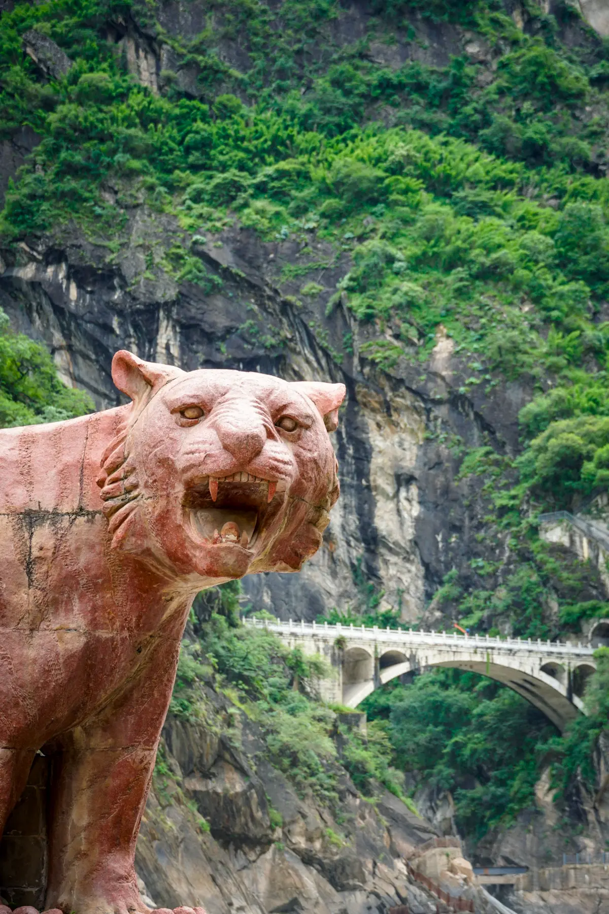 Hẻm Hổ Nhảy hùng vĩ trong tour Lệ Giang tháng 9
