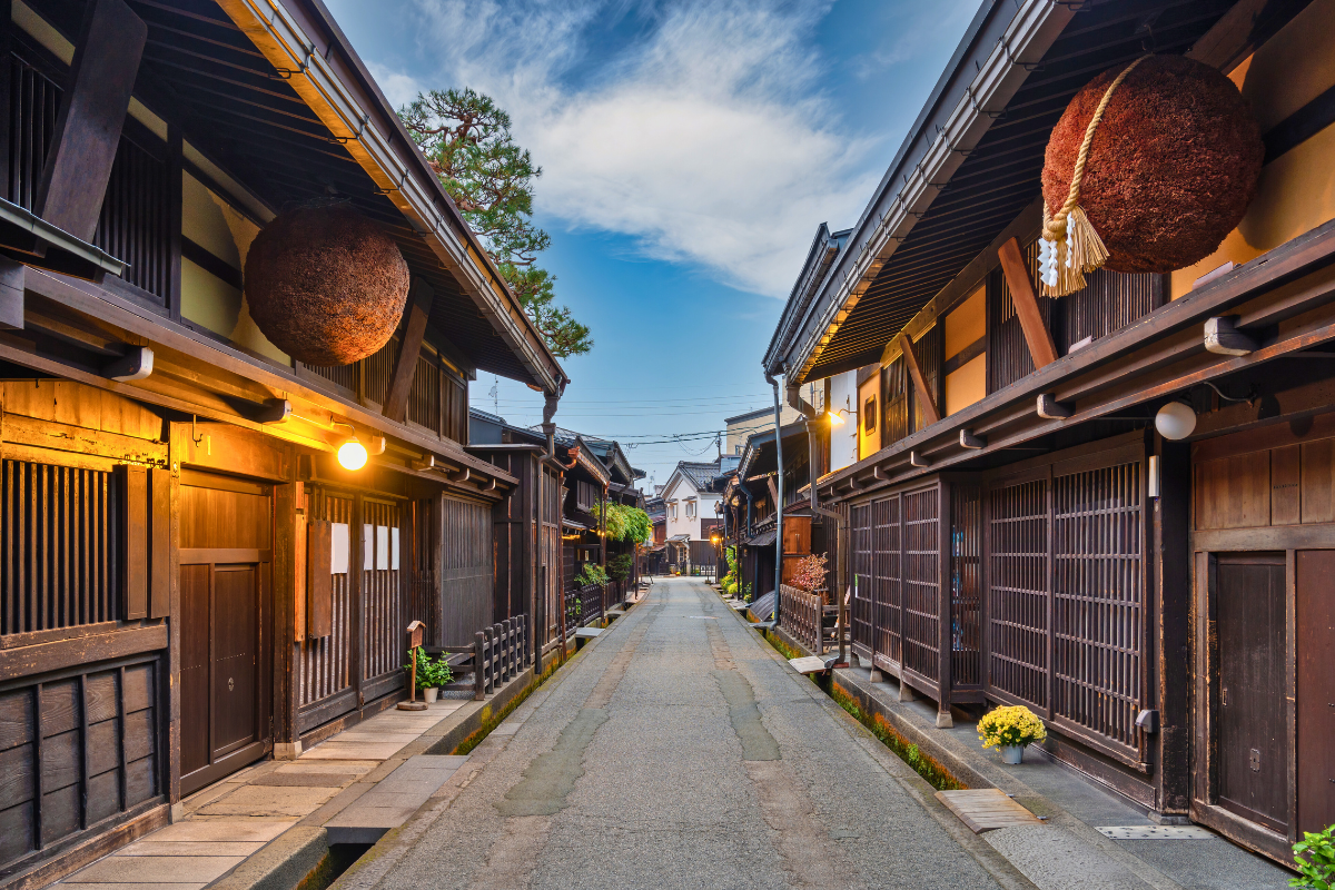 Nhật Bản Cung Cổ Tích: NAGOYA – TAKAYAMA– SHIRAKAWAGO – FUKUI – KYOTO – OSAKA  | 6 ngày 5 đêm | Tháng 11 2025 | Vietnam Airlines